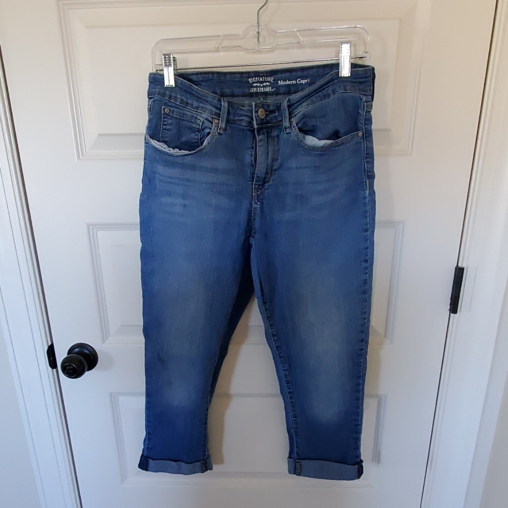 Levis Modern Capris